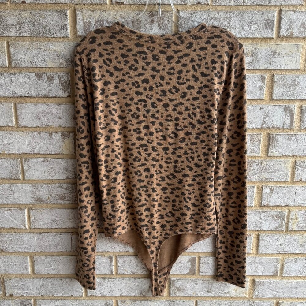 Abercrombie and Fitch Long Sleeve Animal Print Bodysuit Women's Size L. - Picture 2 of 8